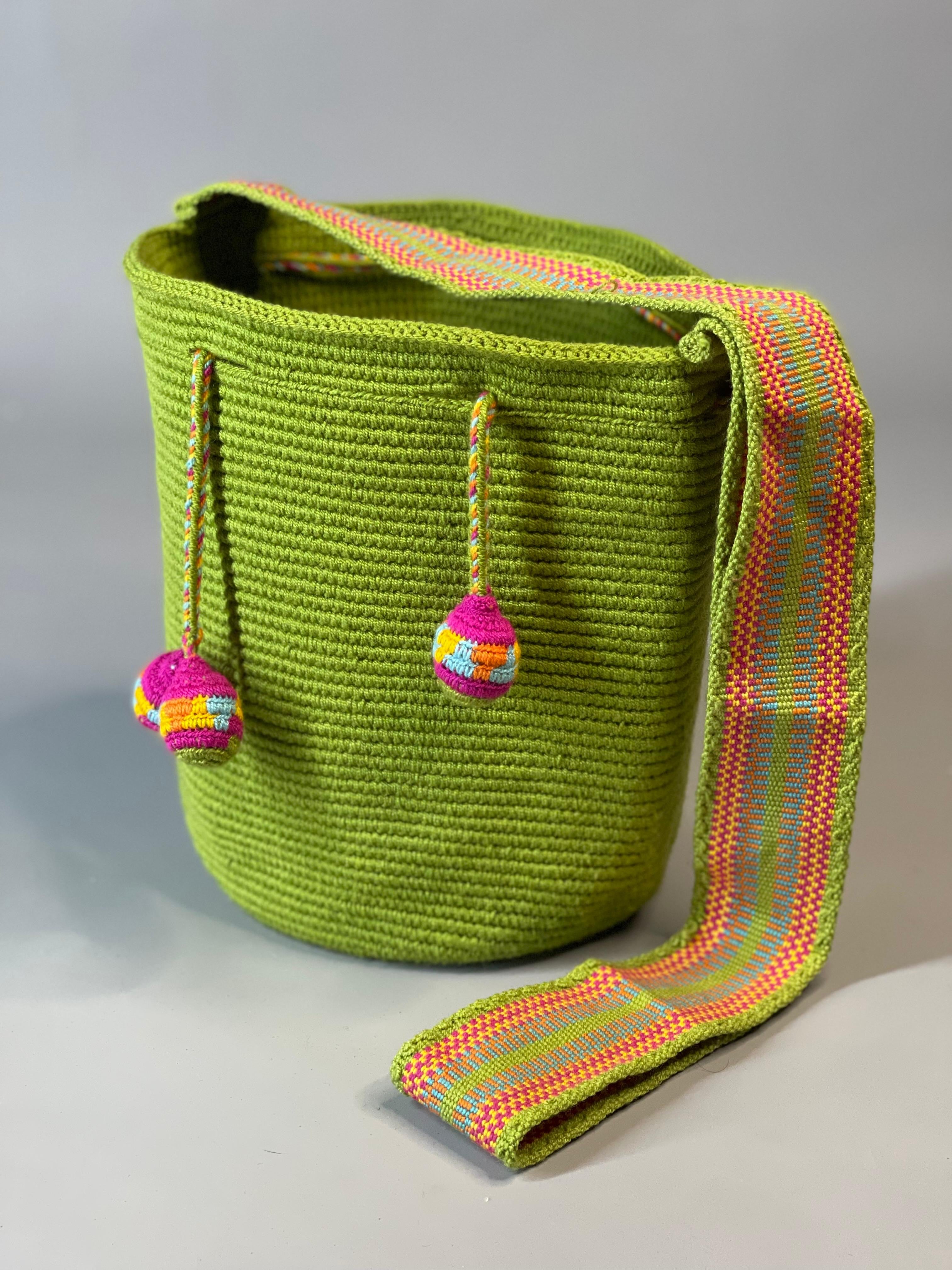 Mochila MEDIANA Unicolor Premium⭐️ (22x18)