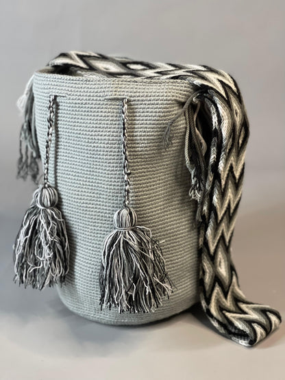 Mochila GRANDE Monocromatico❄️ (31x28)