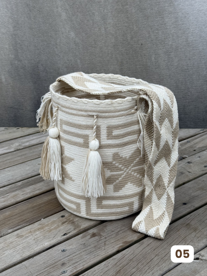 Mochila GRANDE Beige⭐️ (31x28)