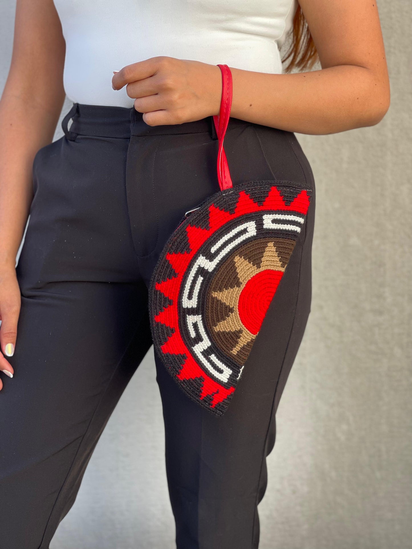 ✨Sobre Media Luna – Elegancia Artesanal de Mano 🌙🤍 (25x14 Cm)