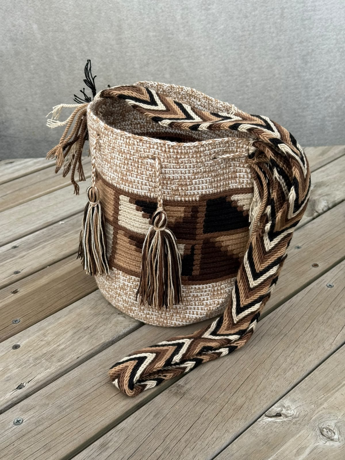 Mochila Wayuu Mediana de Diseño – Correa Gruesa