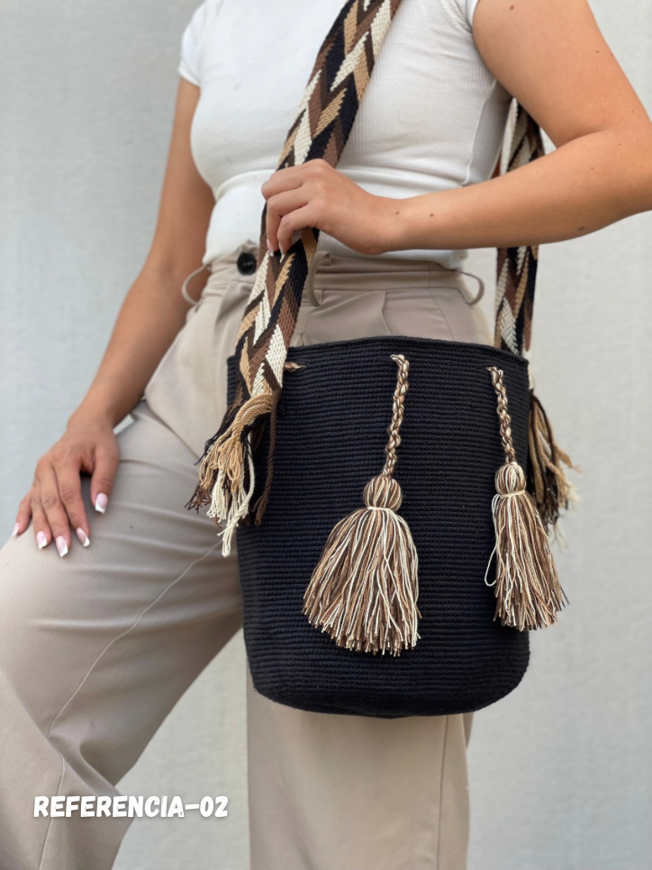 Mochila GRANDE Negra⚫️ 🎩(31x28)