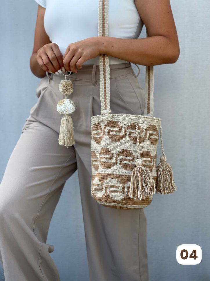 ✨Mochila MEDIANA Diseño + Llavero Artesanal 🎒🧿 – 21x18 cm