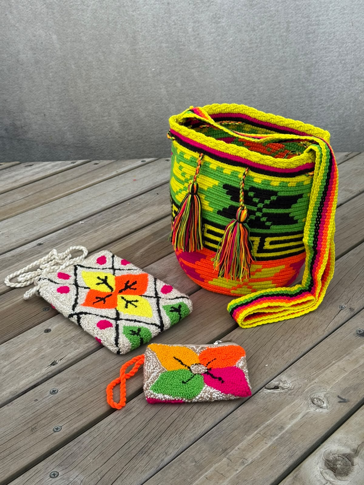 Combo: Mochila MEDIANA Diseño + Portacelular + (MONEDERO GRATIS)