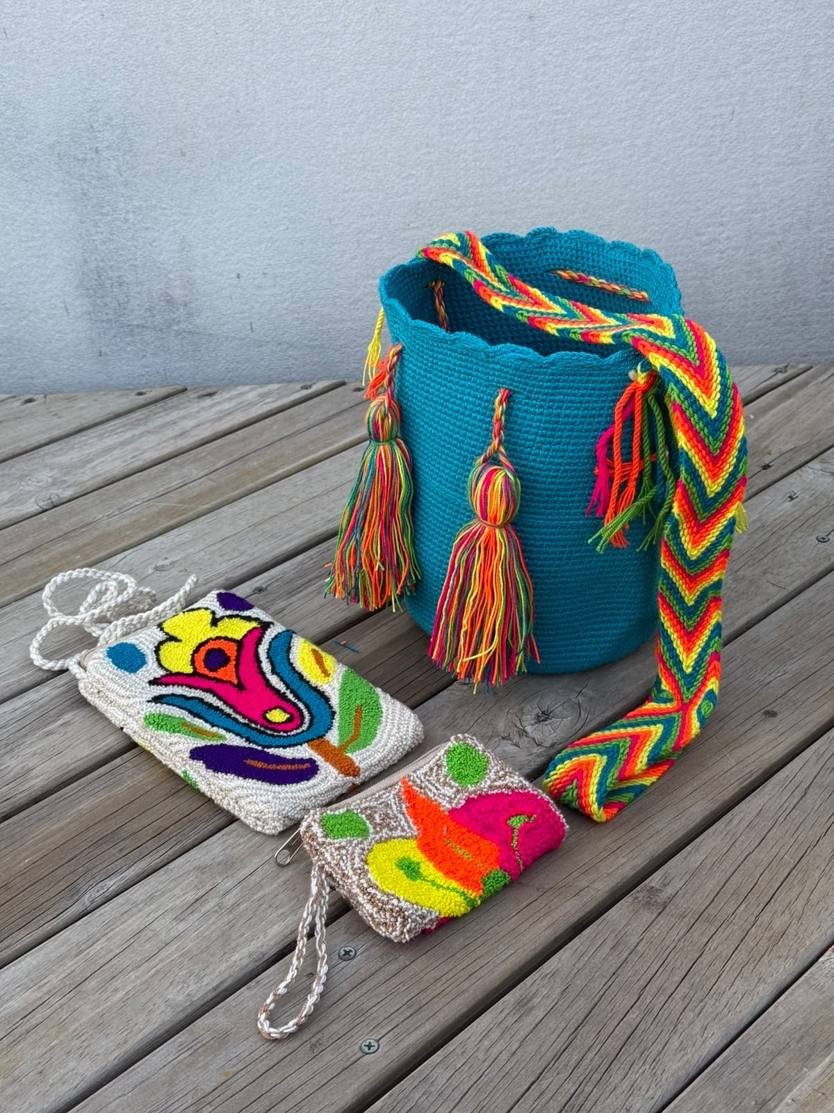 Combo – Mochila Mediana + Portacelular + Monedero – (22x20 cm)