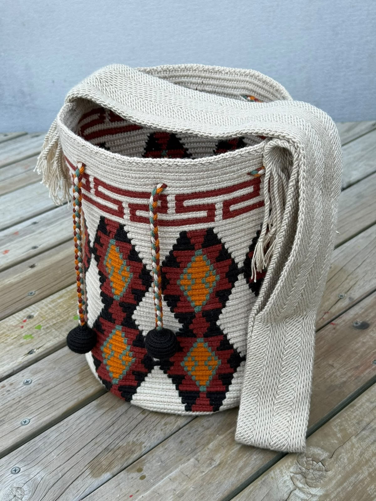 Mochila Wayuu Diseño Borlas (31x28 cm)