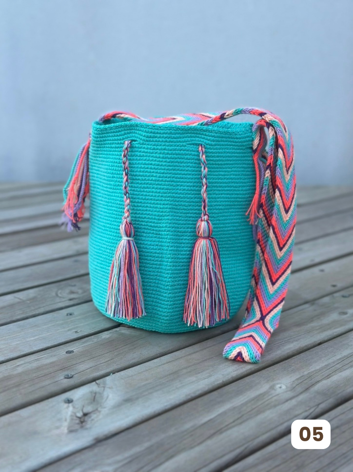Mochila MEDIANA Unicolor🌟 (21x18)