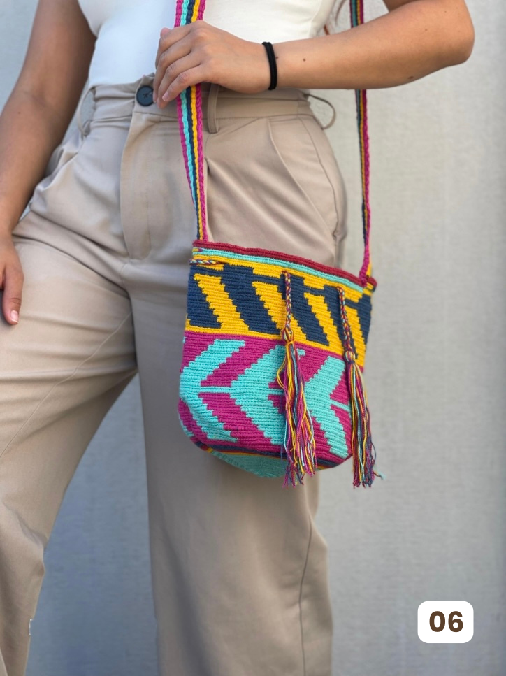 Mochila MEDIANA Tonos Pastel (22x18)⭐️