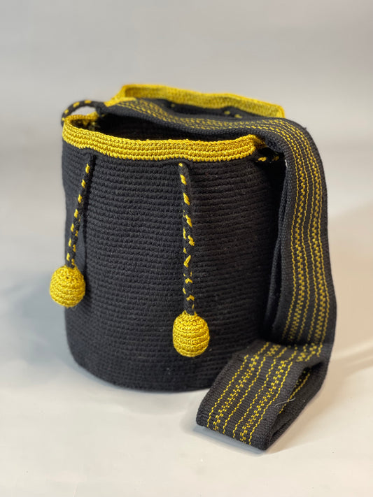 Mochila MEDIANA Borde de SEDA🧵✨ (22x20)