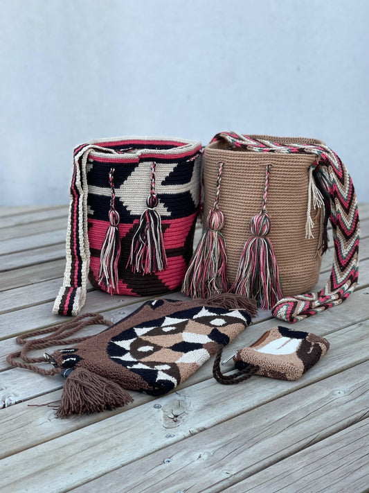 ✨Combo Especial: 2 Mochilas MEDIANAS+ (Sobre Wayuu + Manilla GRATIS) 🎁