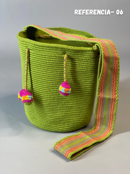 Mochila MEDIANA Unicolor Premium⭐️ (22x18)