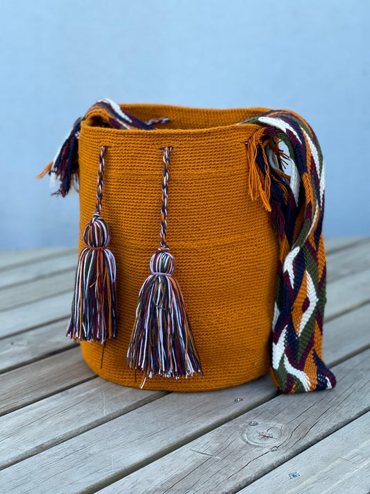 Mochila GRANDE Mostaza🌤️ (31x28)