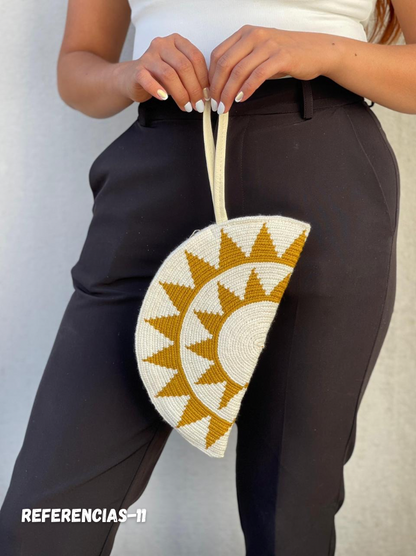 ✨Sobre Media Luna – Elegancia Artesanal de Mano 🌙🤍 (25x14 Cm)