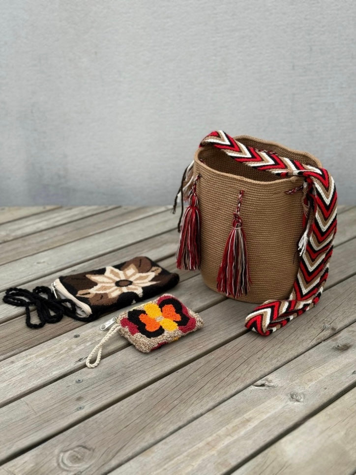 Combo – Mochila Mediana + Portacelular + Monedero – (22x20 cm)