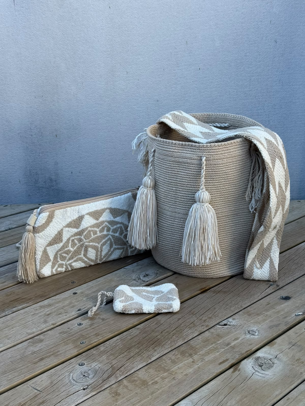 Combo Wayuu: Mochila GRANDE + Monedero + Sobre Artesanal