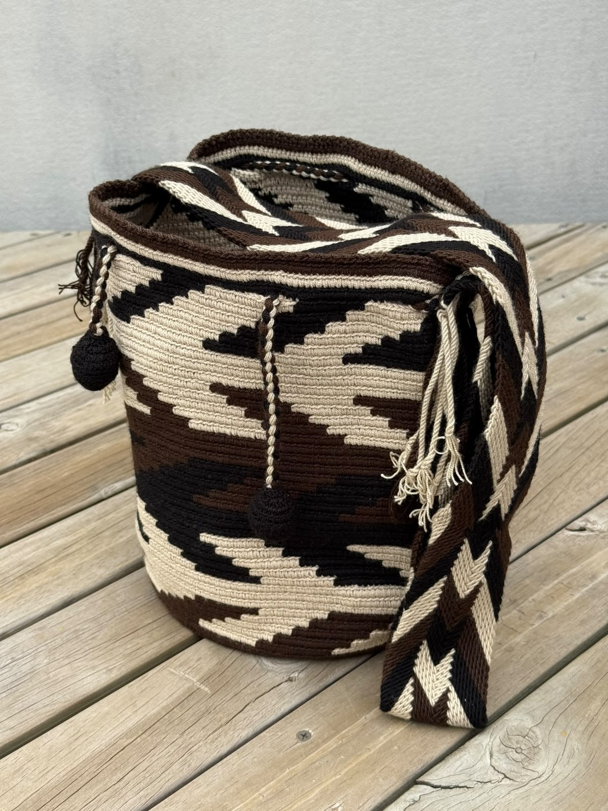 Mochila Wayuu Diseño Borlas (31x28 cm)