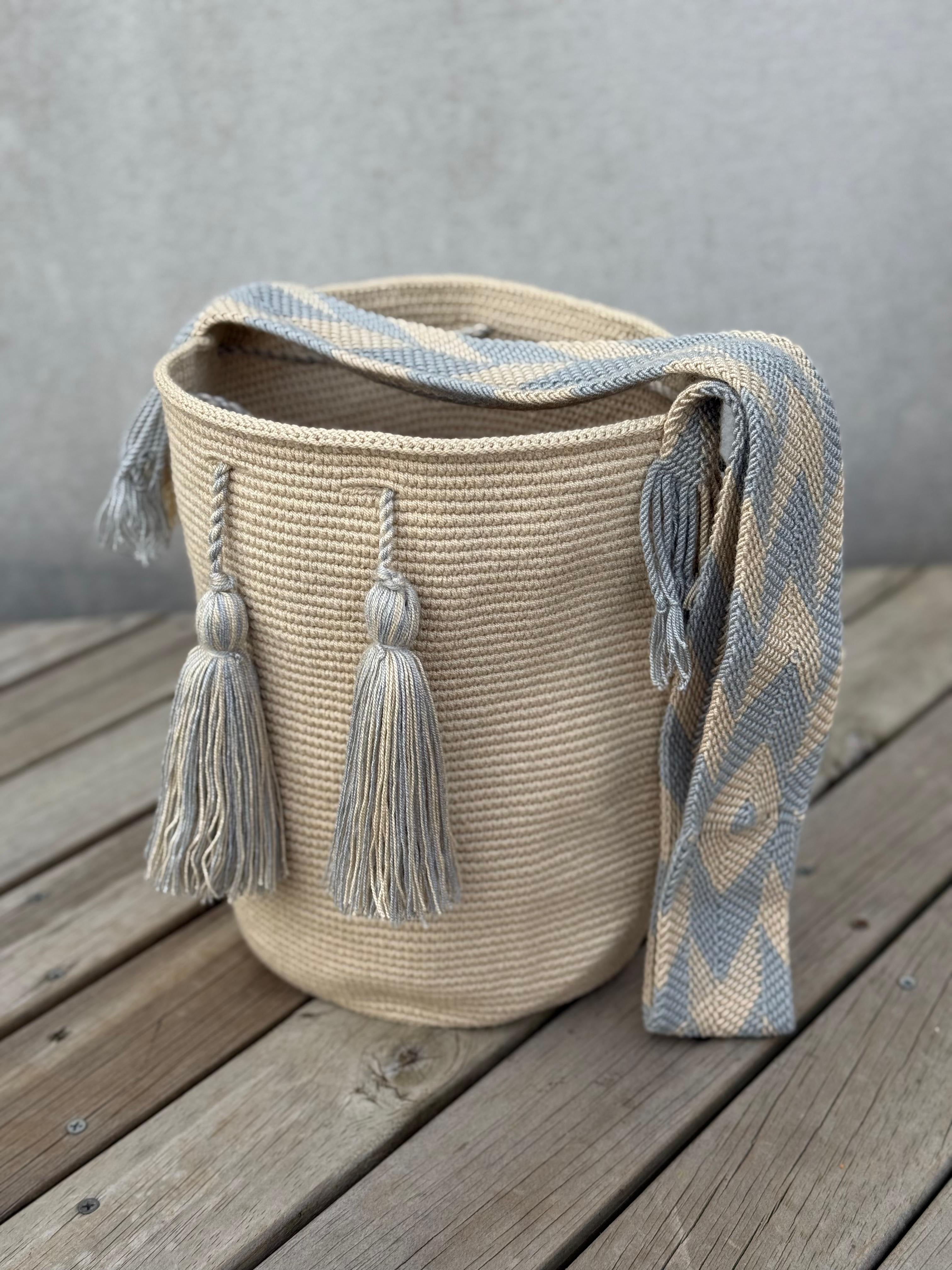 Mochila GRANDE Beige⭐️ (31x28)
