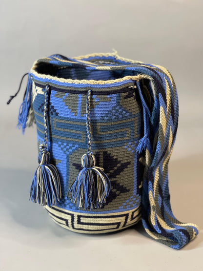 Mochila GRANDE Monocromatico 🔹🩶 (31x28)