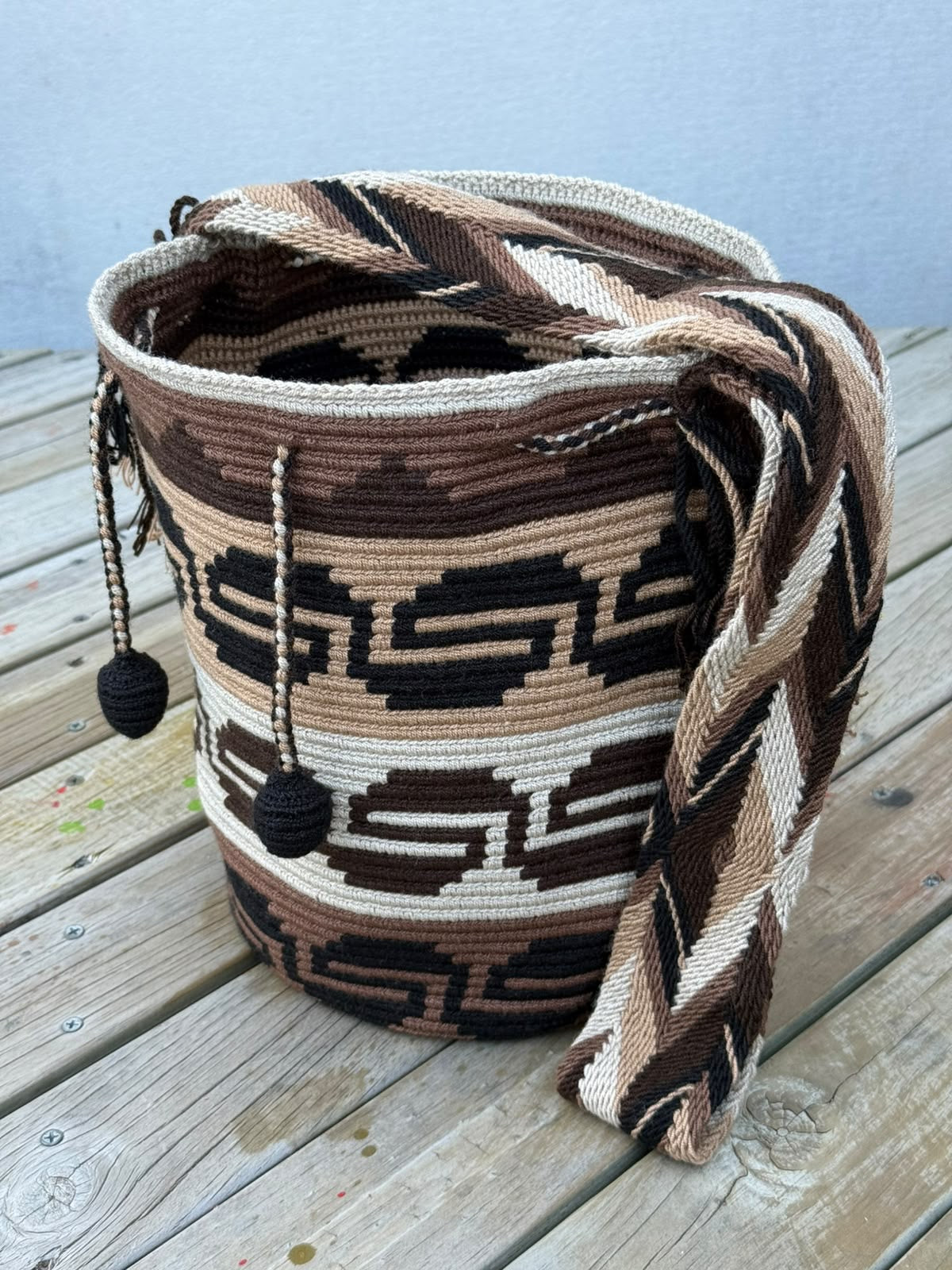 Mochila Wayuu Diseño Borlas (31x28 cm)
