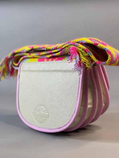 Carriel Wayuu Rosa de Amanecer  – Edición Exclusiva 🌊