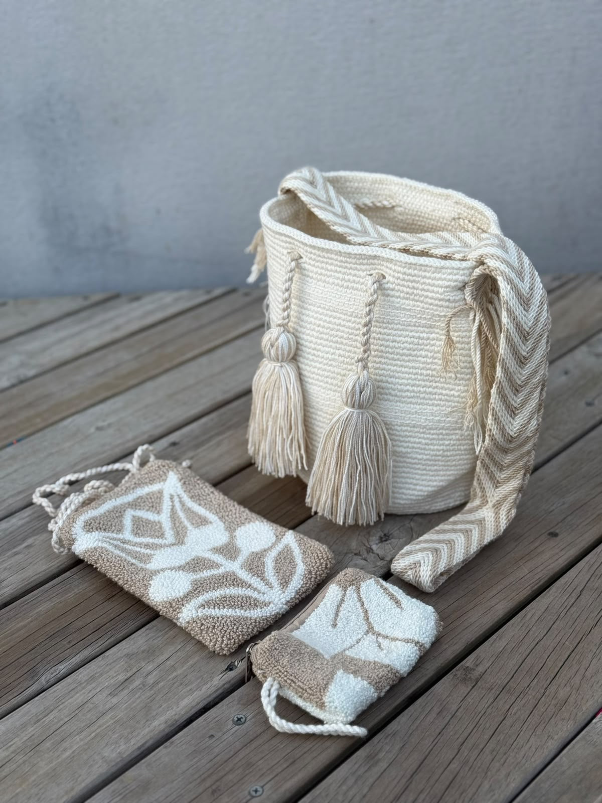 Combo – Mochila Mediana + Portacelular + Monedero – (22x20 cm)