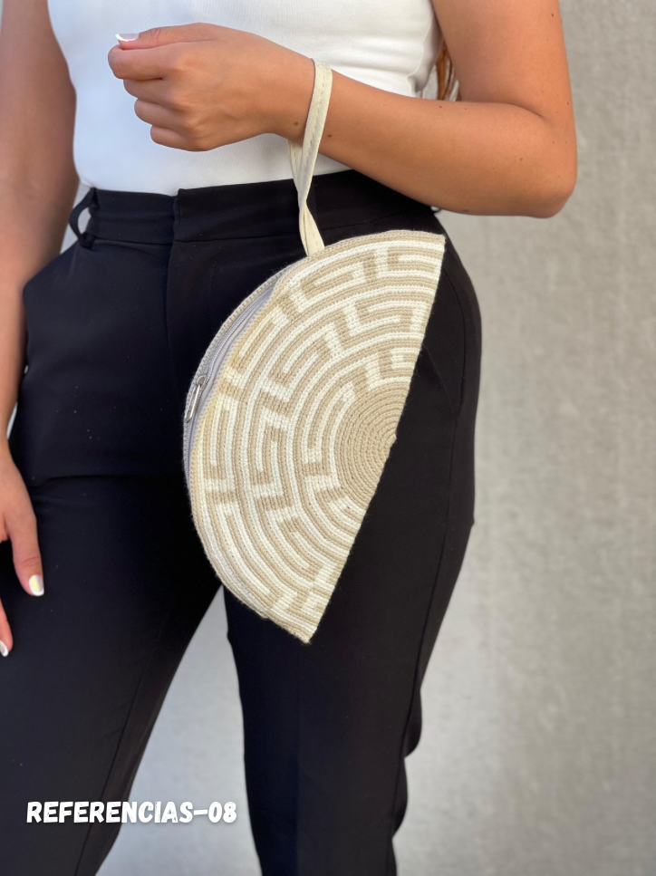 ✨Sobre Media Luna – Elegancia Artesanal de Mano 🌙🤍 (25x14 Cm)