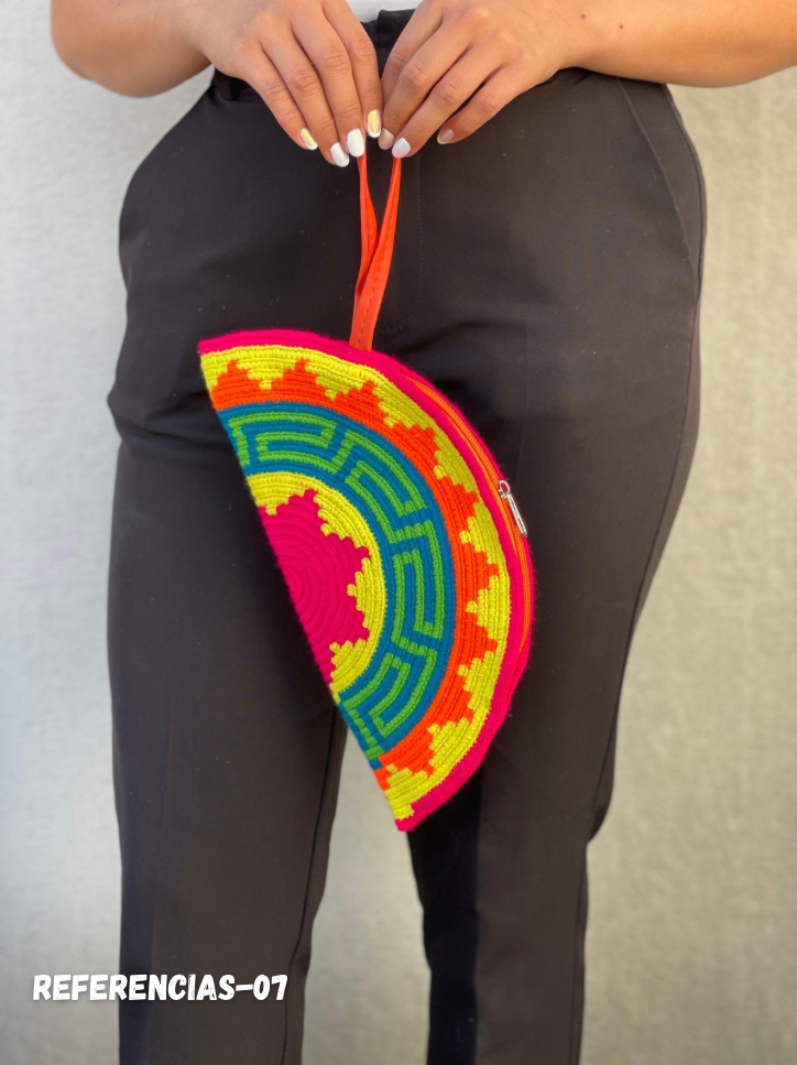 ✨Sobre Media Luna – Elegancia Artesanal de Mano 🌙🤍 (25x14 Cm)