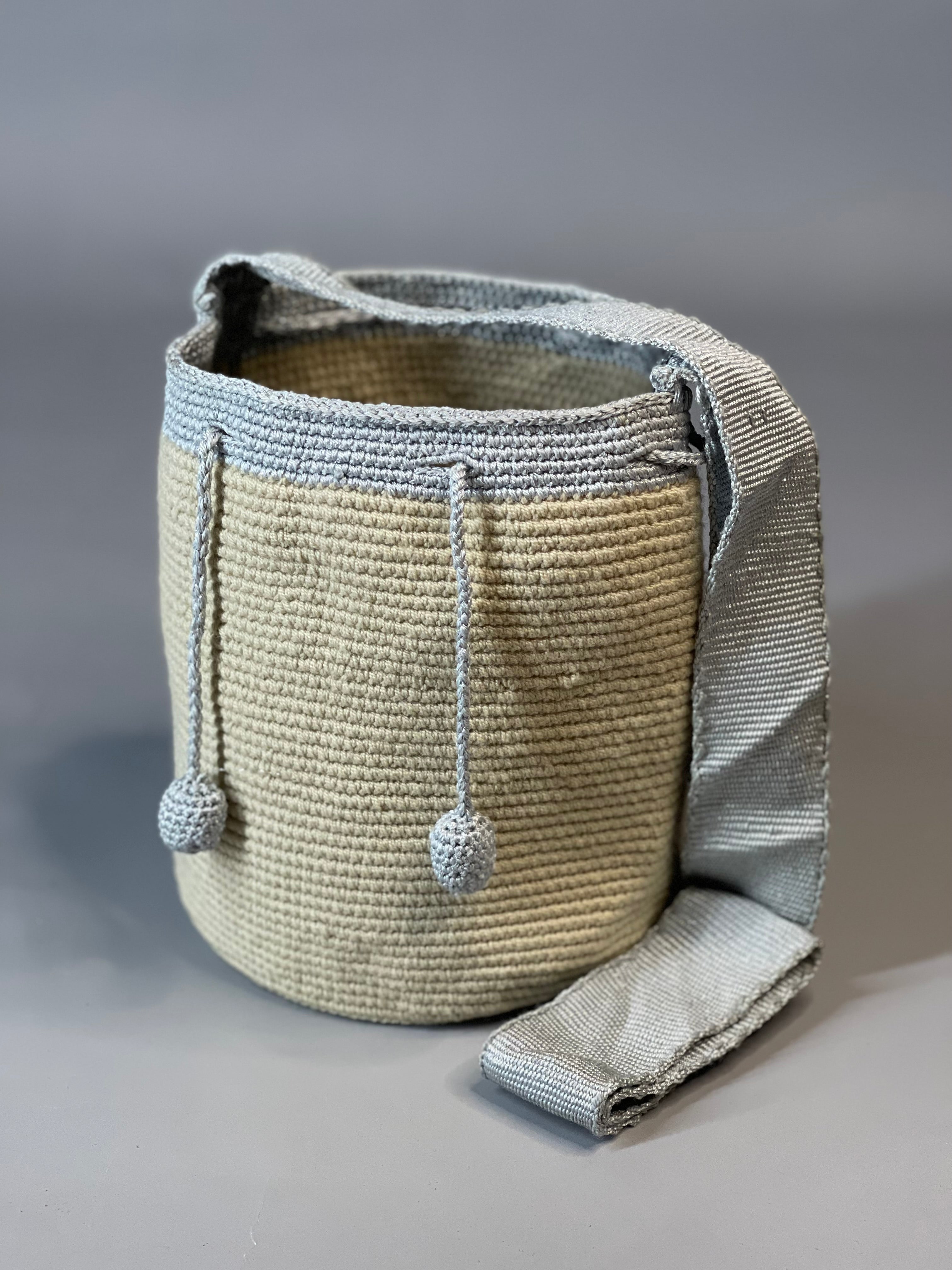 Mochila MEDIANA Borde de SEDA🧵✨ (22x20)