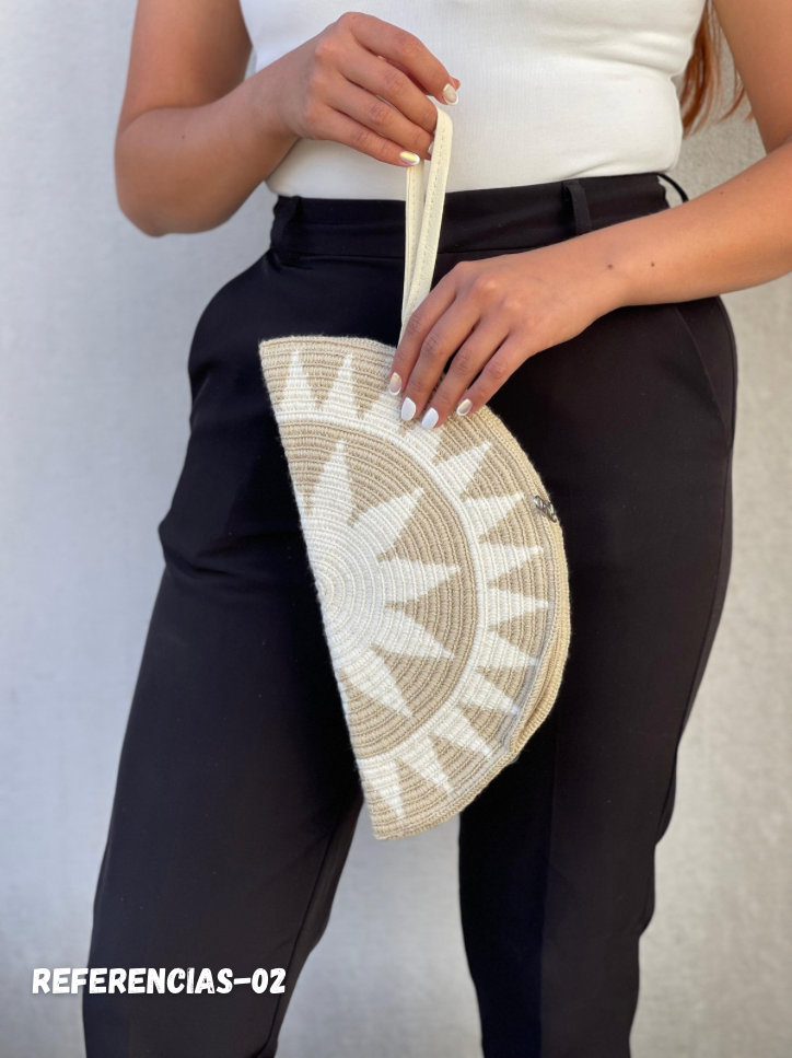 ✨Sobre Media Luna – Elegancia Artesanal de Mano 🌙🤍 (25x14 Cm)