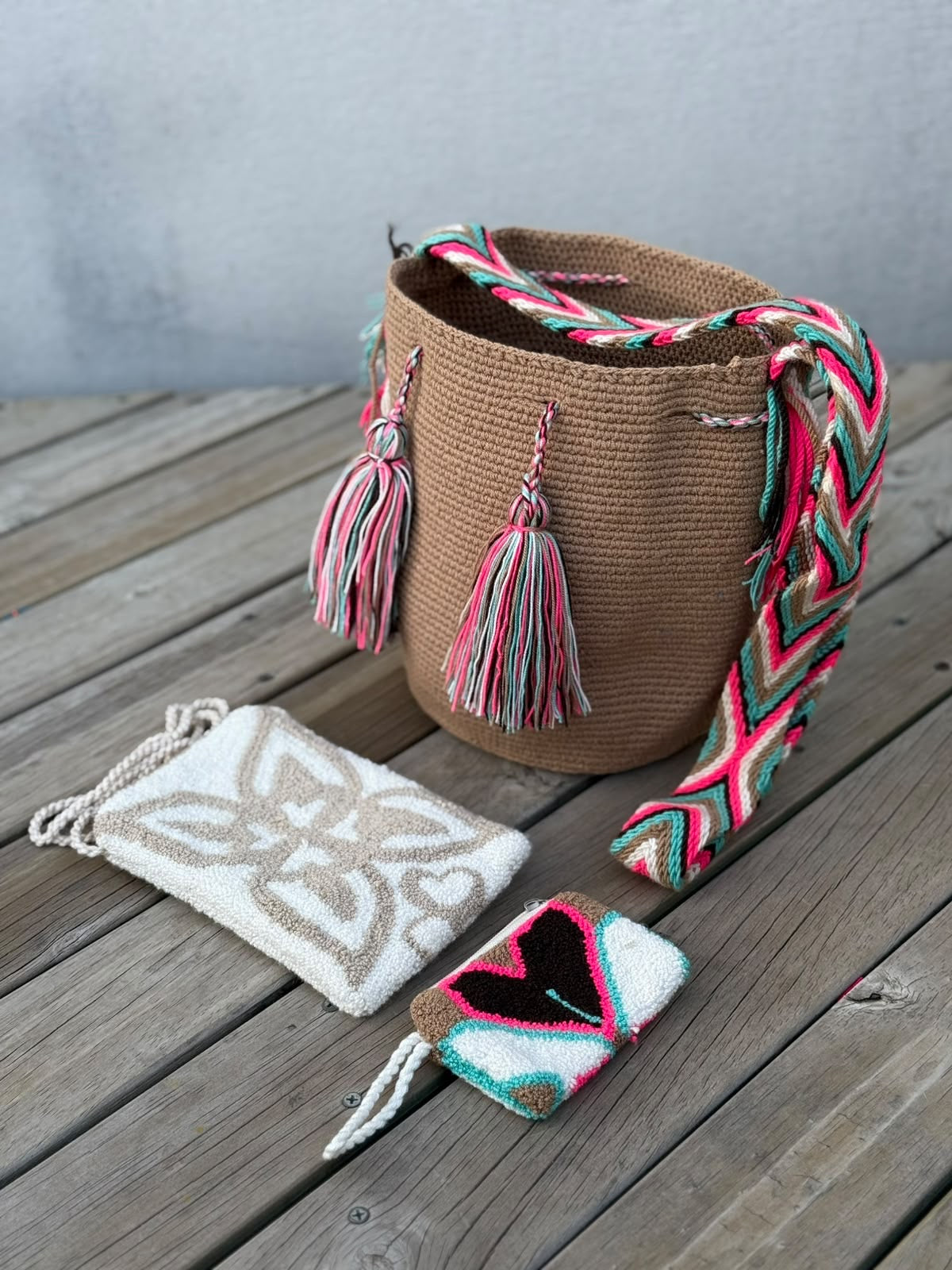 Combo – Mochila Mediana + Portacelular + Monedero – (22x20 cm)