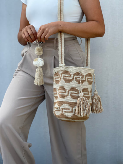 ✨Mochila MEDIANA Diseño + Llavero Artesanal 🎒🧿 – 21x18 cm