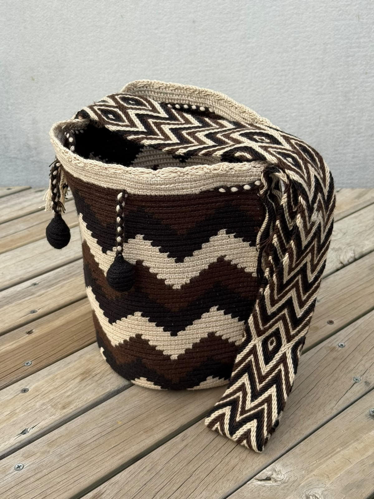 Mochila Wayuu Diseño Borlas (31x28 cm)