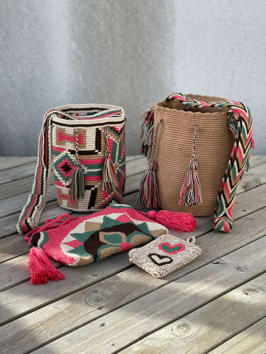 ✨Combo Especial: 2 Mochilas MEDIANAS+ (Sobre Wayuu + Monedero GRATIS) 🎁