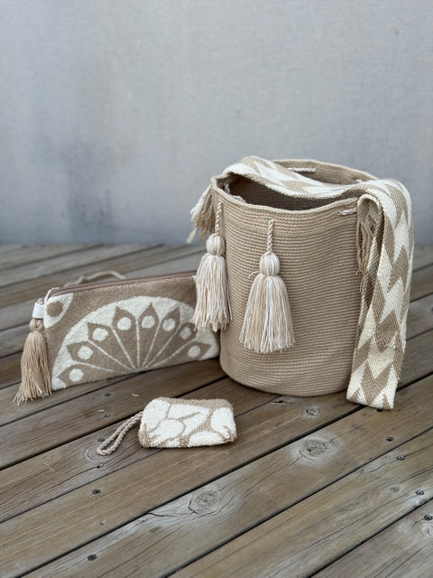 Combo Wayuu: Mochila GRANDE + Monedero + Sobre Artesanal