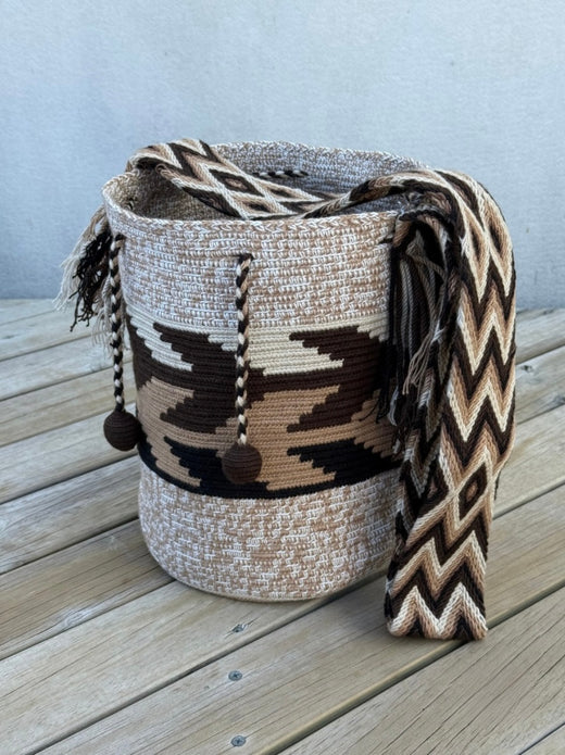 Mochila Wayuu Diseño Borlas (31x28 cm)
