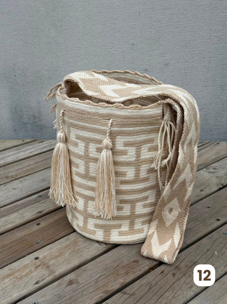 Mochila GRANDE Beige⭐️ (31x28)