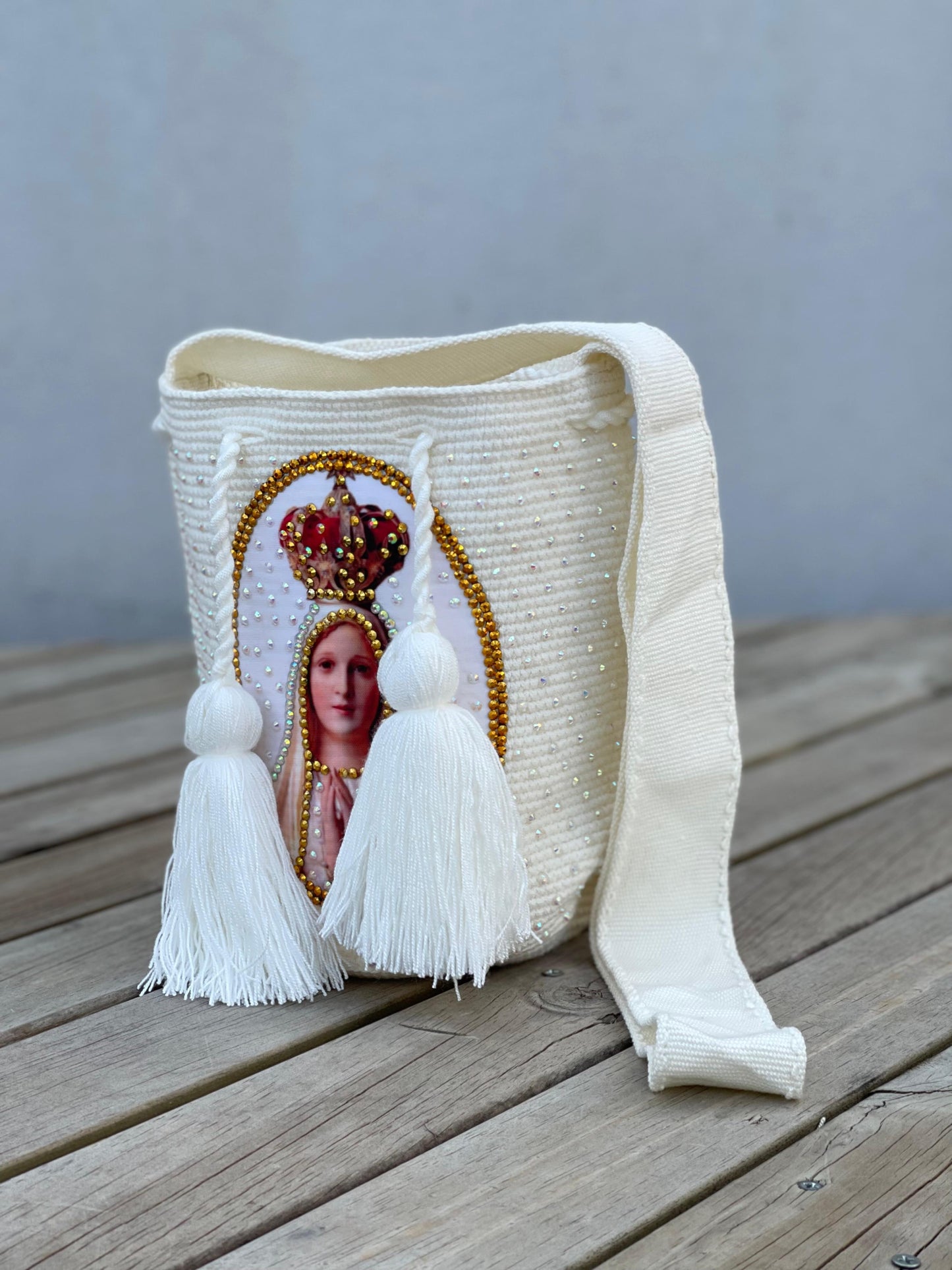 Mochila Wayuu – Colección Virgen Perlada ✨🙏 – (22x20)