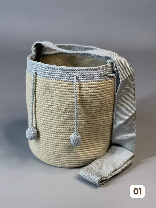 Mochila MEDIANA Borde de SEDA🧵✨ (22x20)