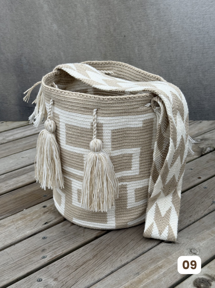 Mochila GRANDE Beige⭐️ (31x28)