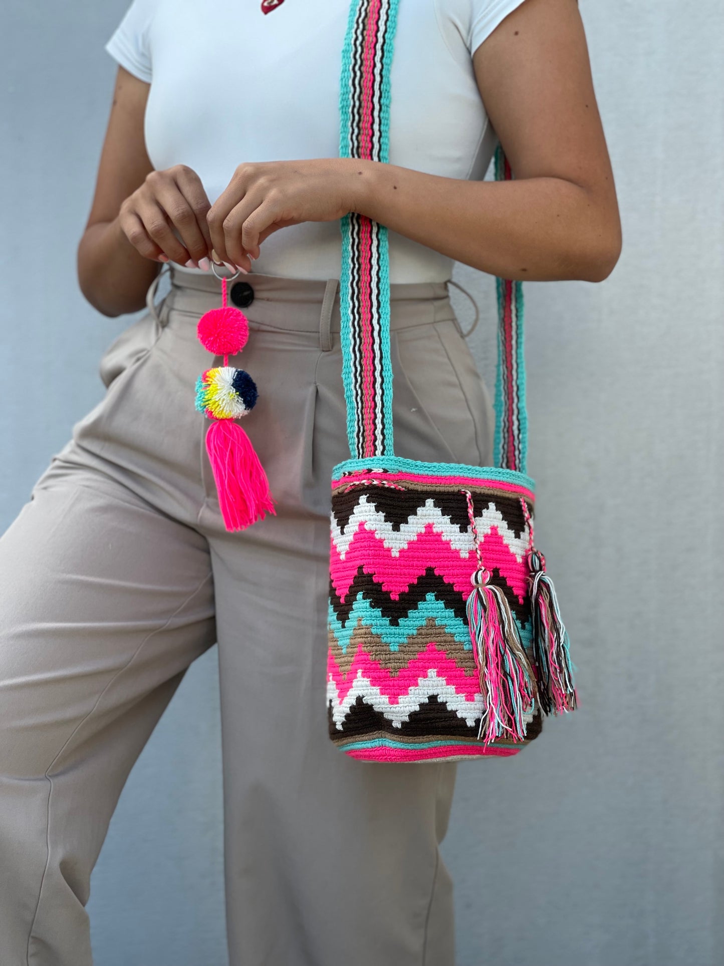 ✨Mochila MEDIANA Diseño + Llavero Artesanal 🎒🧿 – 21x18 cm