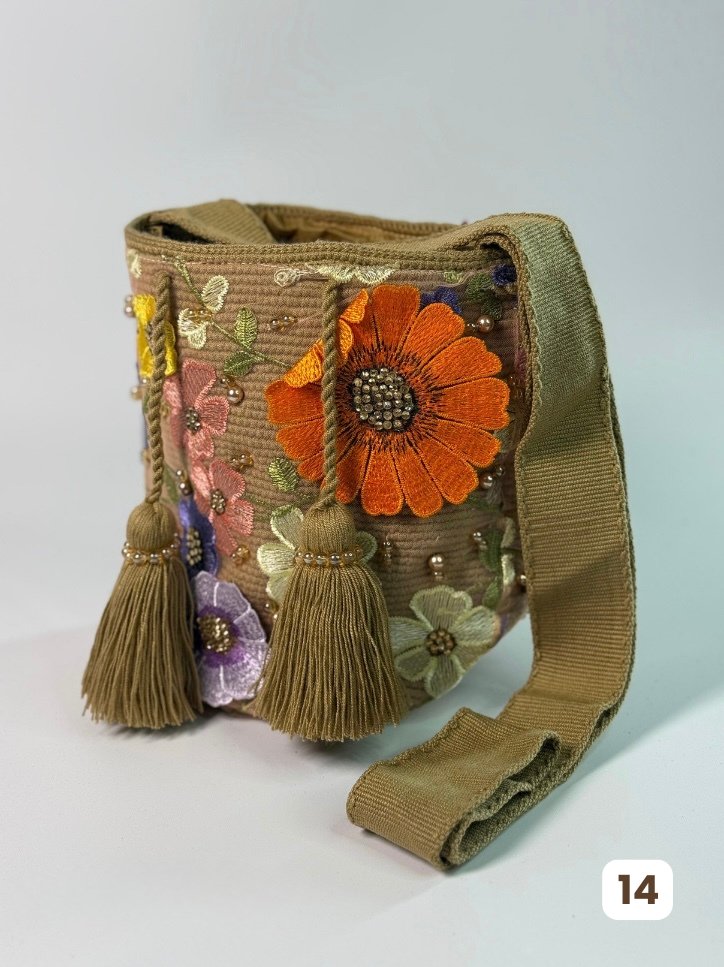 Mochila Recamada MEDIANA Primavera🌸🌷💎 (22x20)