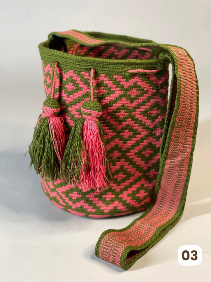 Mochila MEDIANA Colección PREMIUM  🔥⭐️ (22x20)