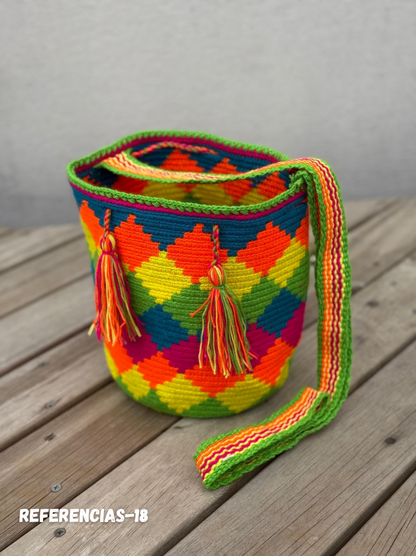 Mochila MEDIANA Tonos Pastel (22x18)⭐️