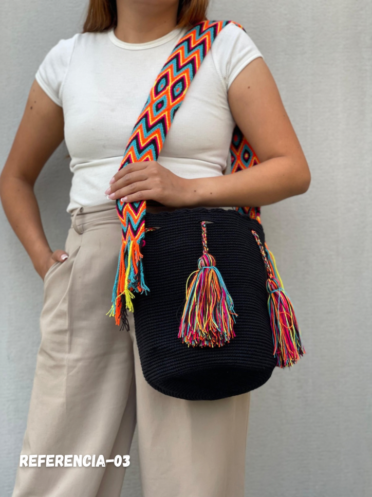 Mochila GRANDE Negra⚫️ 🎩(31x28)