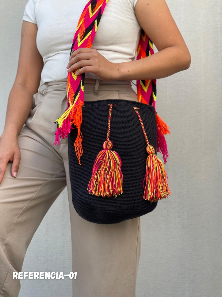 Mochila GRANDE Negra⚫️ 🎩(31x28)