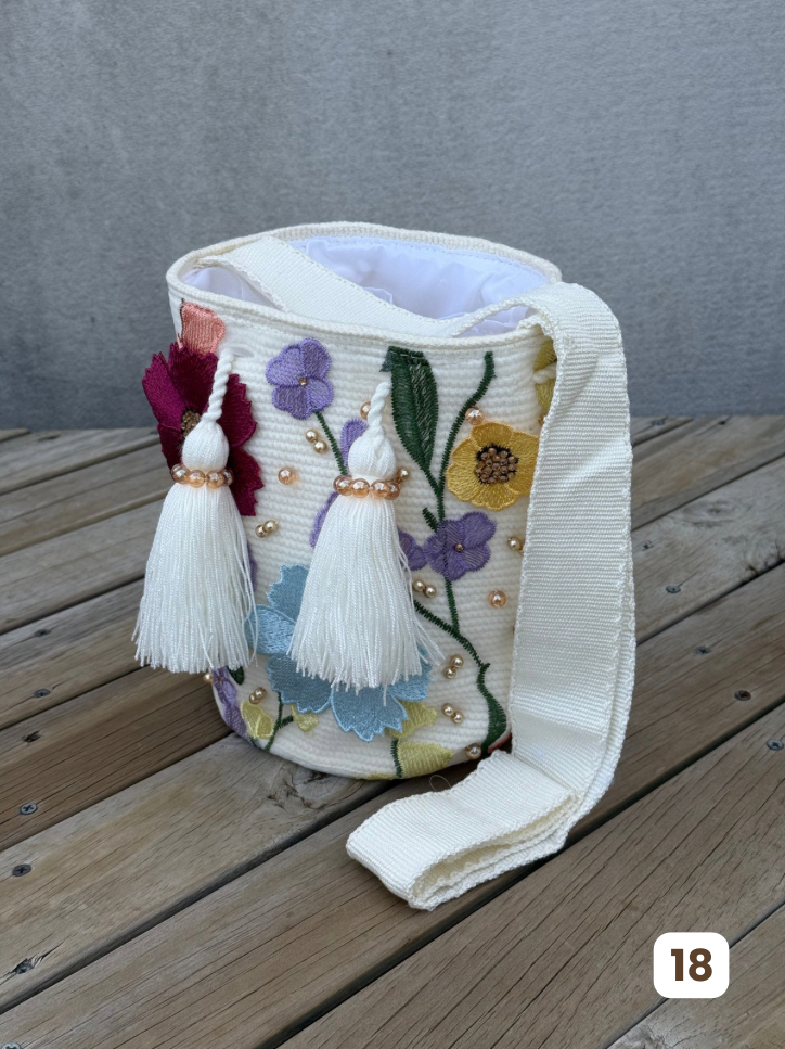 Mochila Recamada MEDIANA Primavera🌸🌷💎 (22x20)
