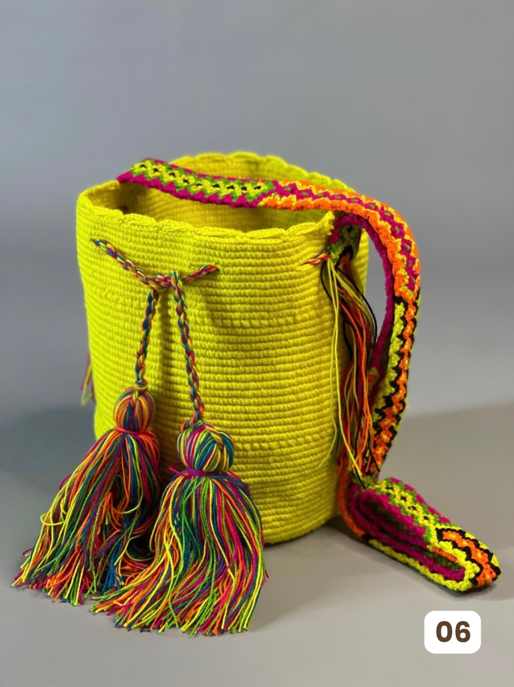 Mochila MEDIANA Unicolor🌟 (21x18)