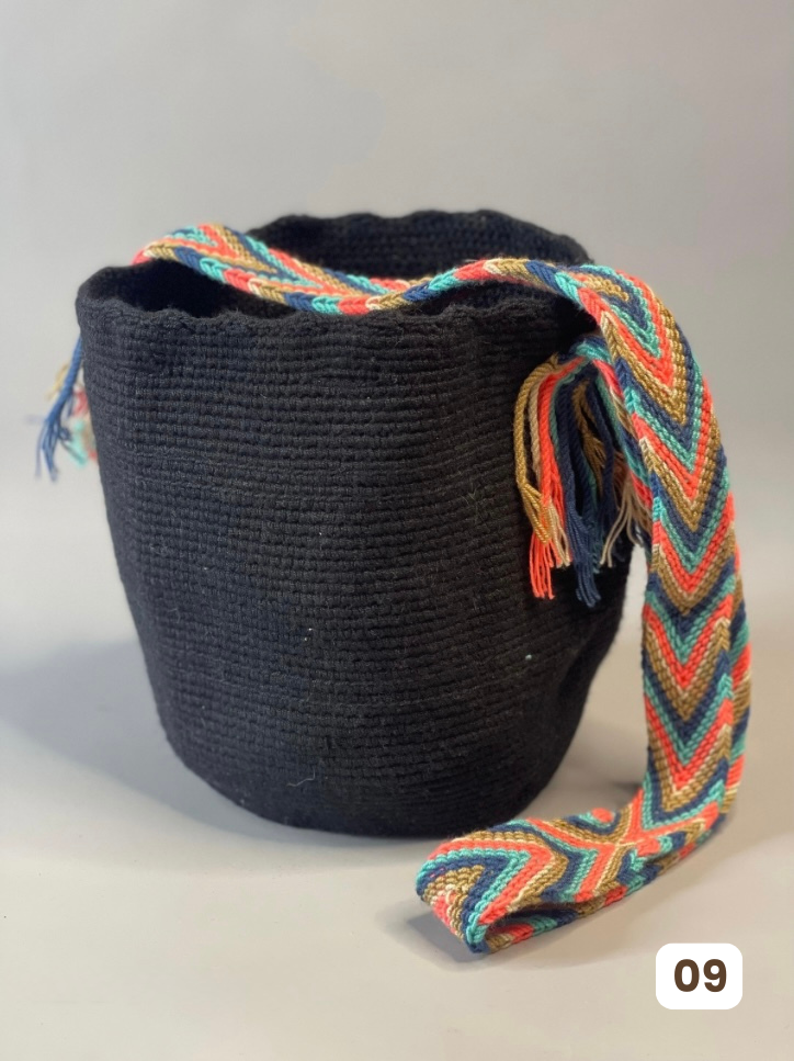 Mochila MEDIANA Unicolor🌟 (21x18)