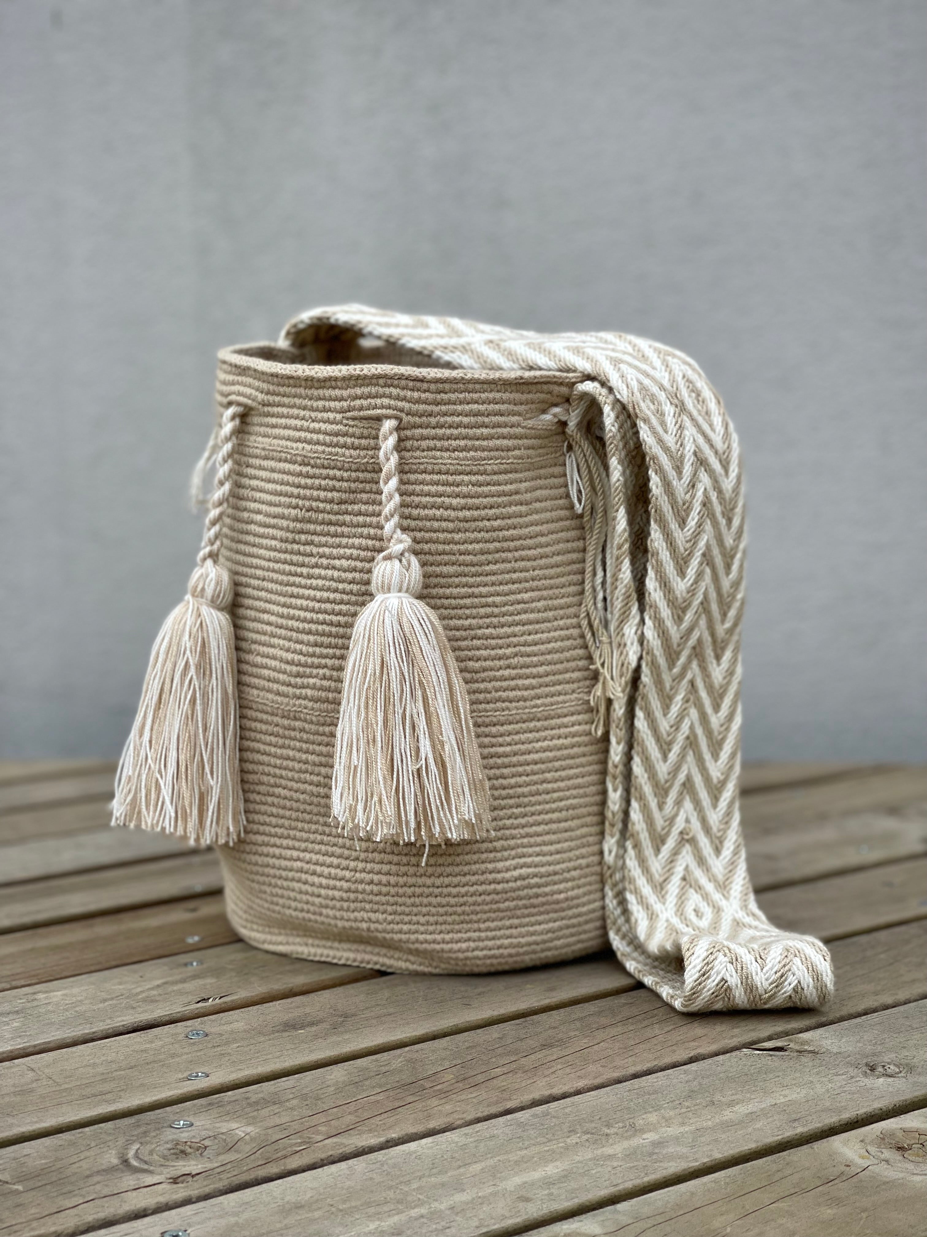 Mochila GRANDE Neutral Exclusiva 🌟⚪️ (31x28)