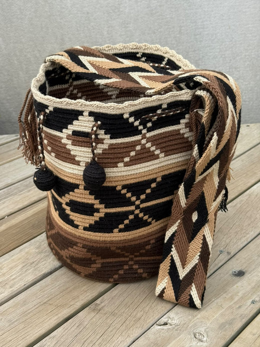 Mochila Wayuu Diseño Borlas (31x28 cm)